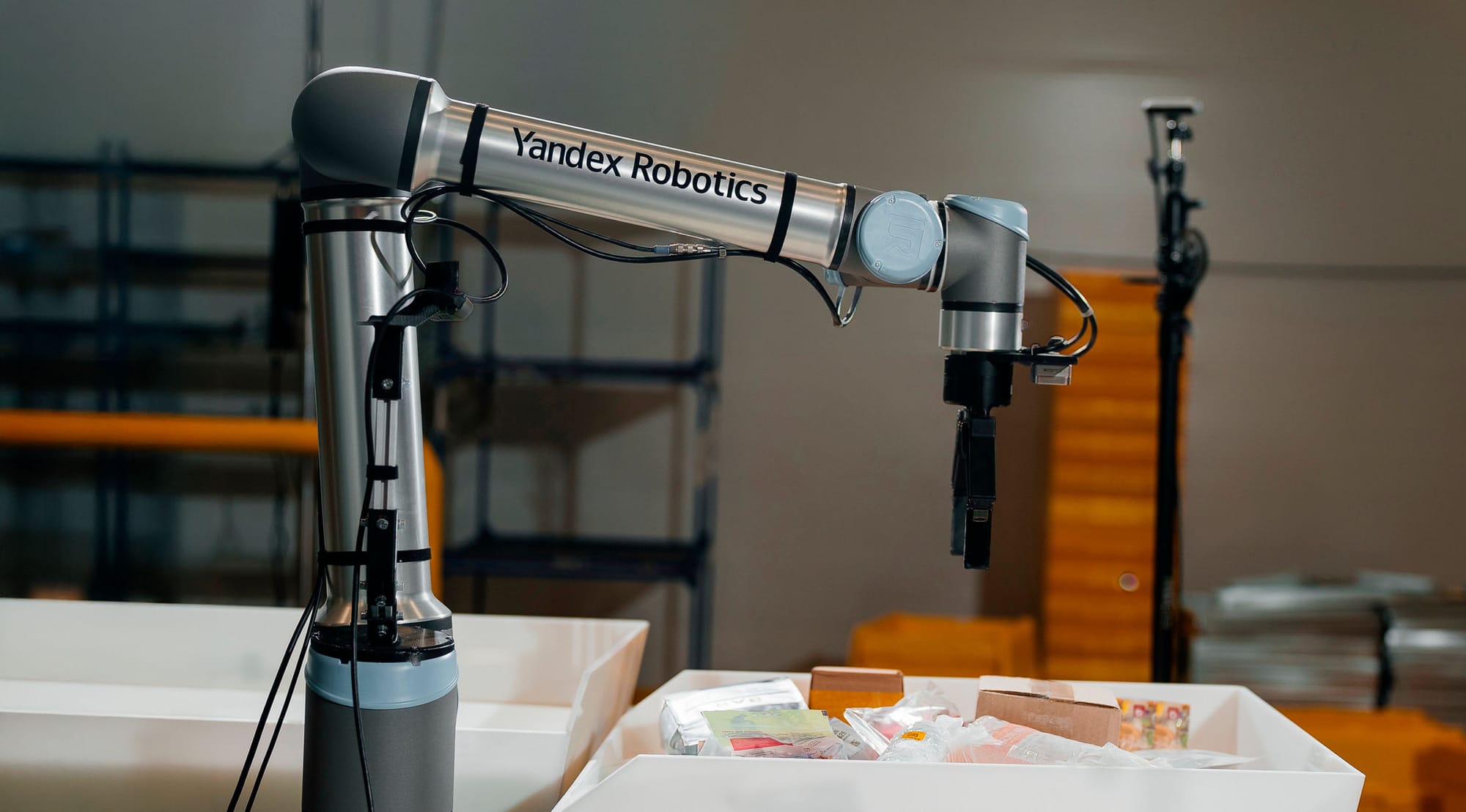 Манипулятор Yandex Robotics в лаборатории