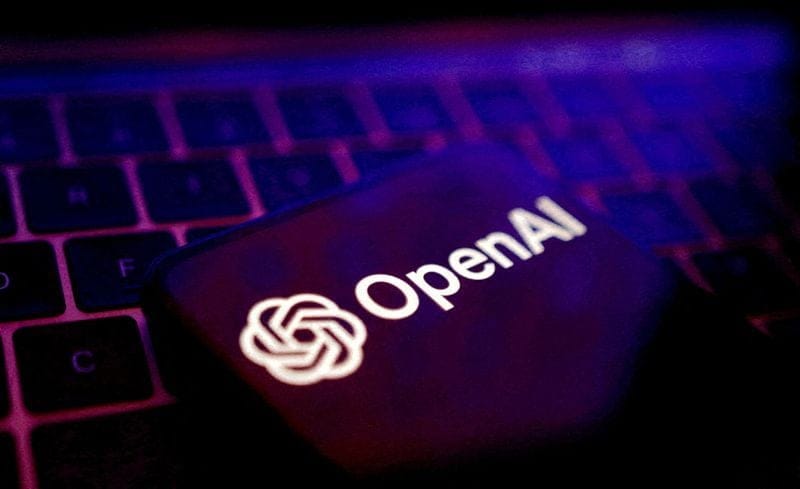 Reuters-изображение с логотипом OpenAI на экране смартфона на фоне клавиатуры