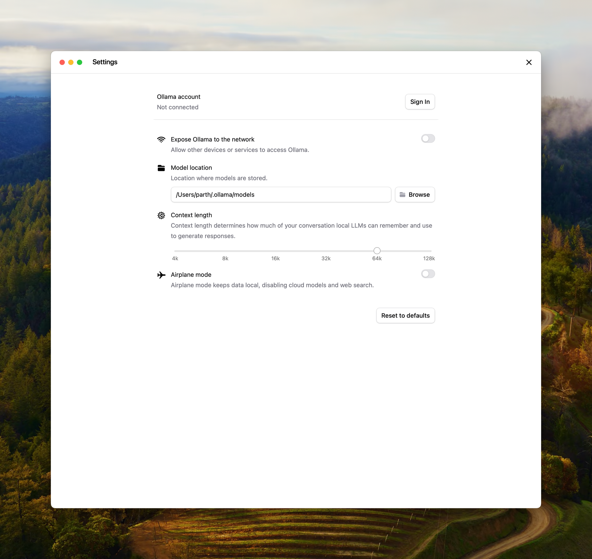 Настройки Ollama с ползунком context length и пояснениями по VRAM