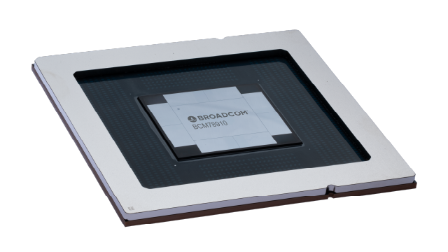 Официальный визуал Broadcom Tomahawk 6 Ethernet switch ASIC
