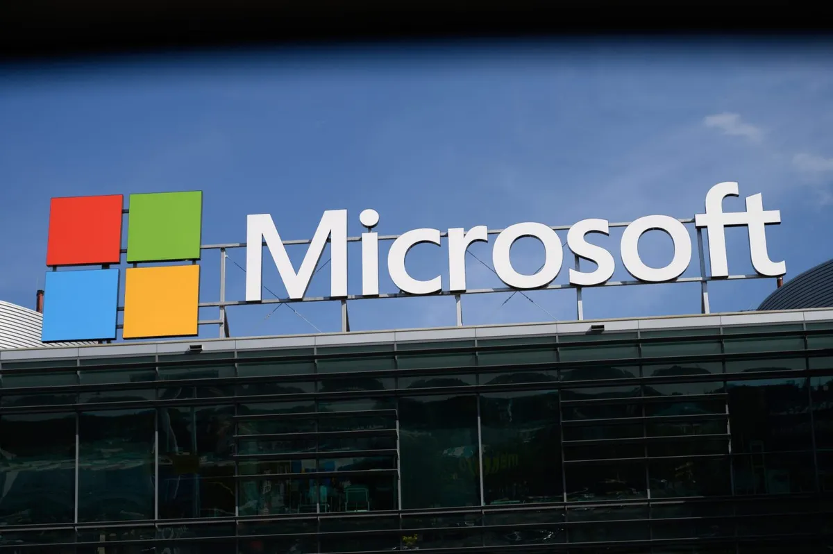 Microsoft Frontier Company: вывеска Microsoft на здании компании
