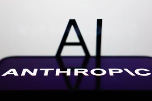 Логотип Anthropic на экране как иллюстрация инфраструктурных сделок компании с Google и Amazon