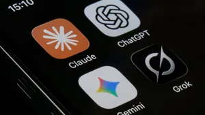 Иконки Claude, ChatGPT, Gemini и Grok в материале о SpaceX IPO и AI-инфраструктуре