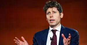 Сэм Альтман на фотографии WIRED к материалу об IPO OpenAI