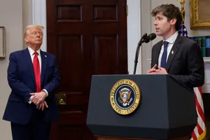 Дональд Трамп слушает выступление Сэма Альтмана в Белом доме