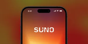 Логотип Suno на экране смартфона к материалу о скрейпинге YouTube