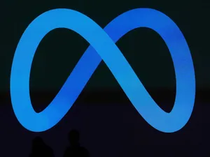 Логотип Meta для статьи об AI-увольнениях и иске сотрудников