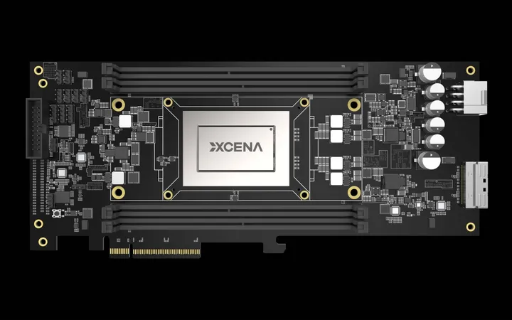 Плата XCENA MX1 Computational Memory для AI-инференса и работы с памятью