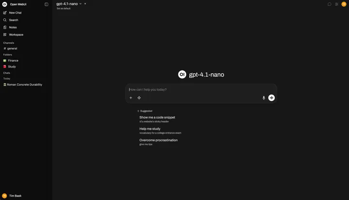 Интерфейс Open WebUI с боковой панелью, списком чатов и окном диалога